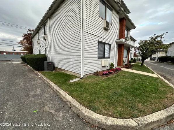 18 Richmond Ct, Staten Island, NY 10303
