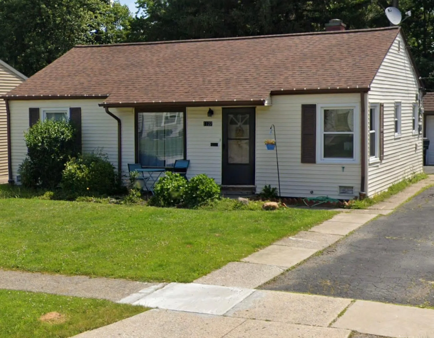 1127 Orchard Heights Dr — Photo 2