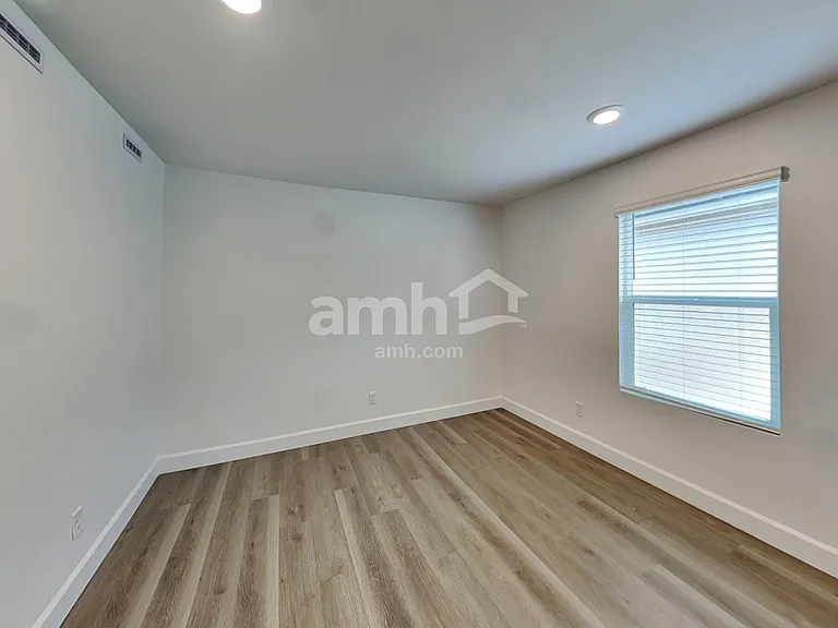 6459 Rush Ave — Photo 14