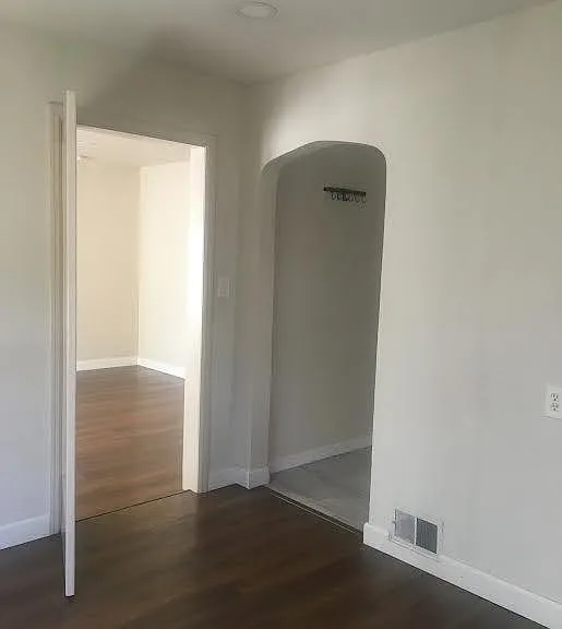 1098 Hazelwood Ave — Photo 14