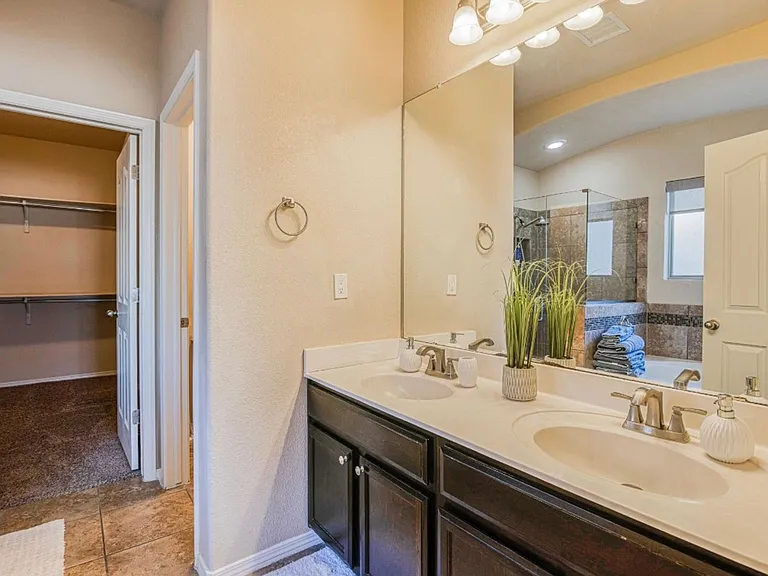 7413 Red Cedar Dr — Photo 8