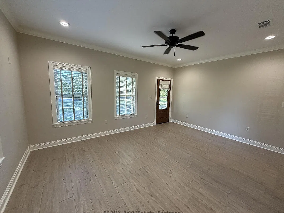 2 bed, 1100 sqft, $1,600 — Photo 3