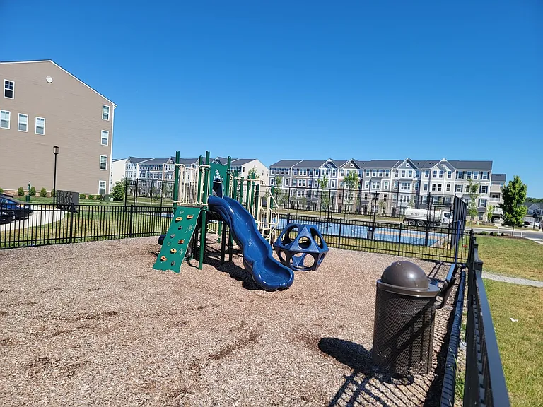 642 Brookwood Glen Ter #B — Photo 37