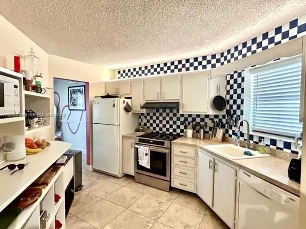 6555 W Broward Blvd APT 306, Plantation, FL 33317