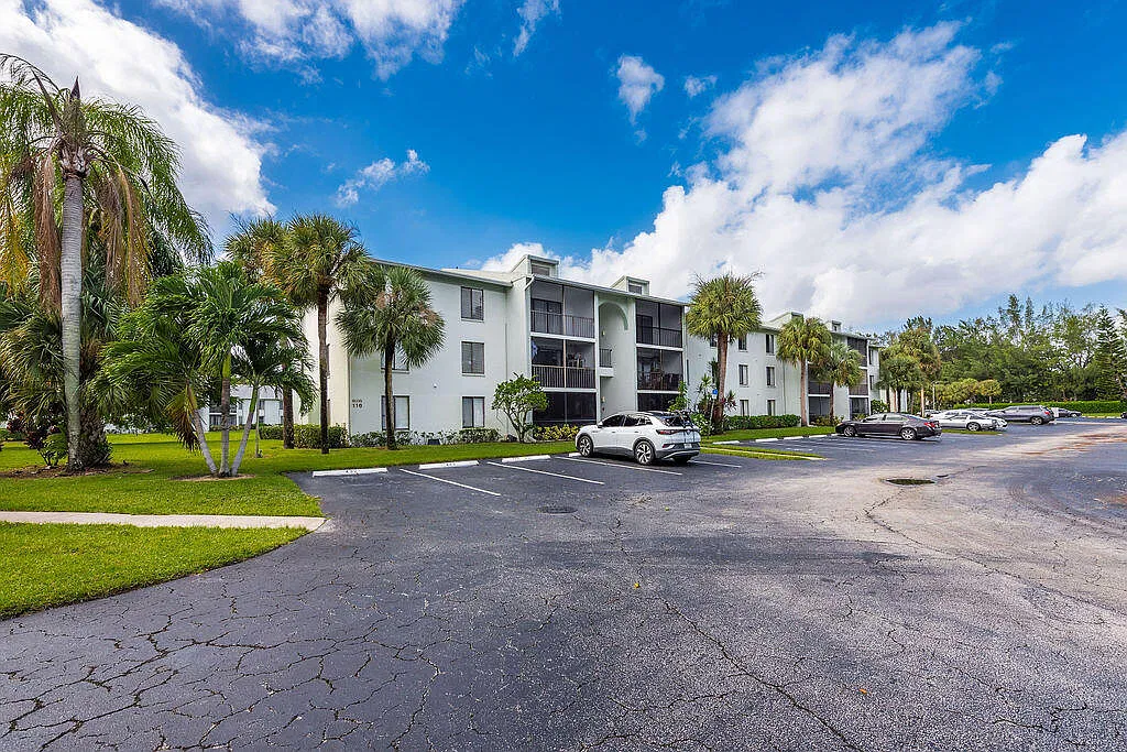 2 bed, 2.0 bath, 1104 sqft, $2,000 — Photo 2