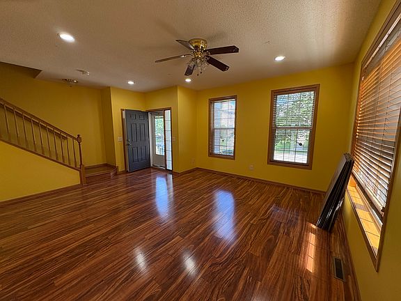 5th image of 10012 Iris Ln