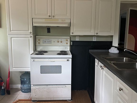 3rd image of 28 Baker Ln