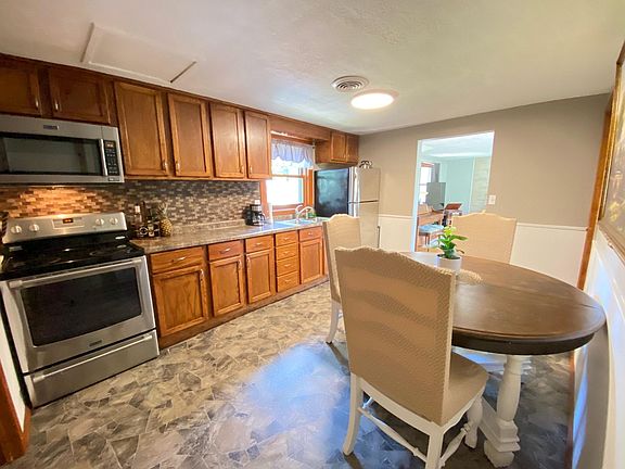 3rd image of 151838 Oriole Ln