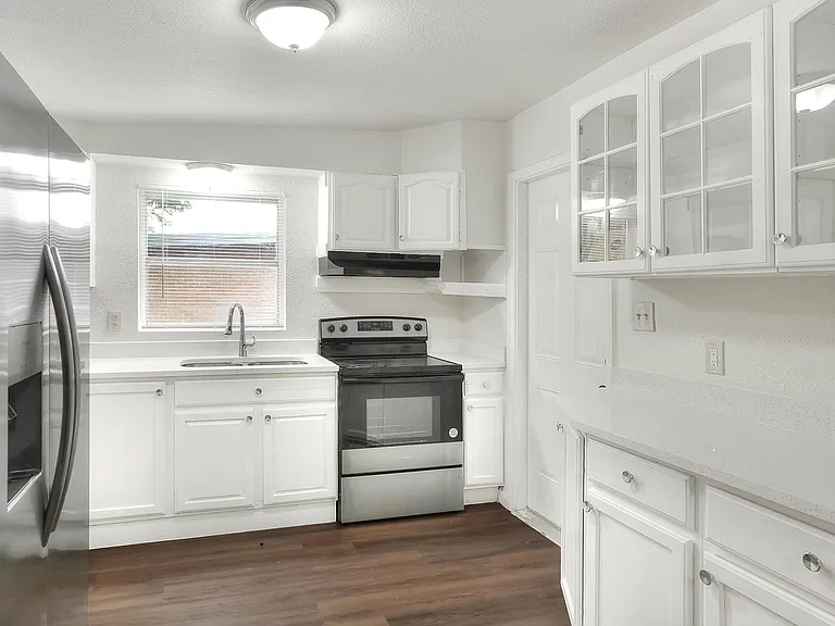 3006 Pinedale Ave — Photo 7