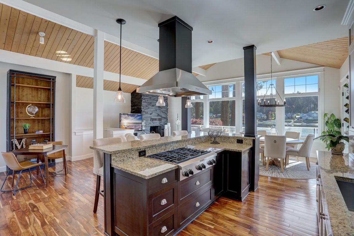 Forest Beach Dr NW-004