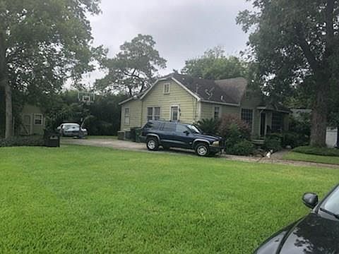 1st image of 818 E 32nd 1/2 St