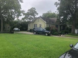 818 E 32nd 1/2 St, Houston, TX 77022