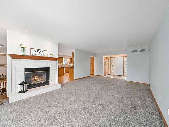 3rd image of 1722 Deer Run Dr