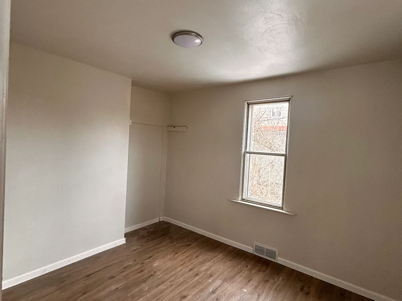 4 bed, 1244 sqft, $2,000 — Photo 3