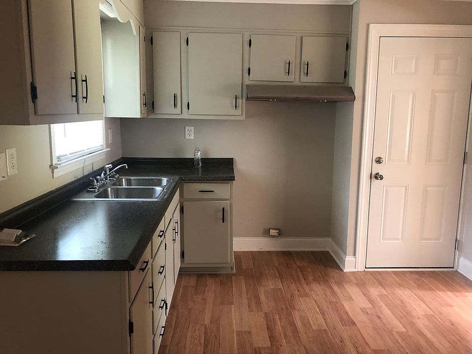 1st image of 1826 Breezewood Dr