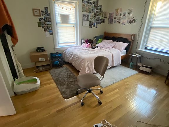 4th image of 212 Hemenway St APT 5