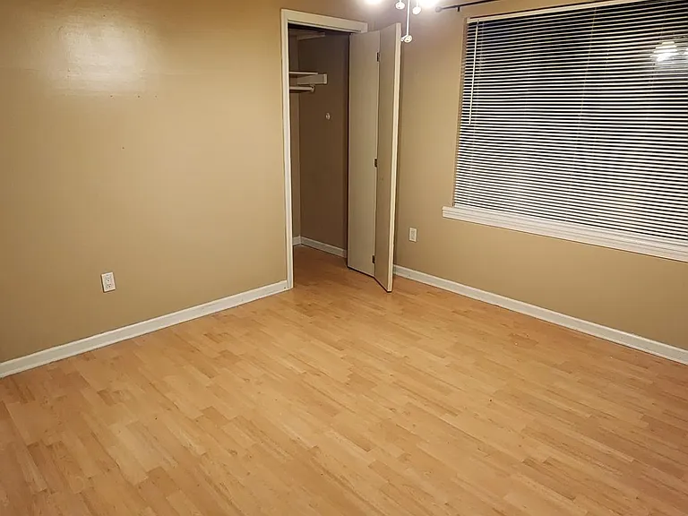 17 King Charles Ct — Photo 20