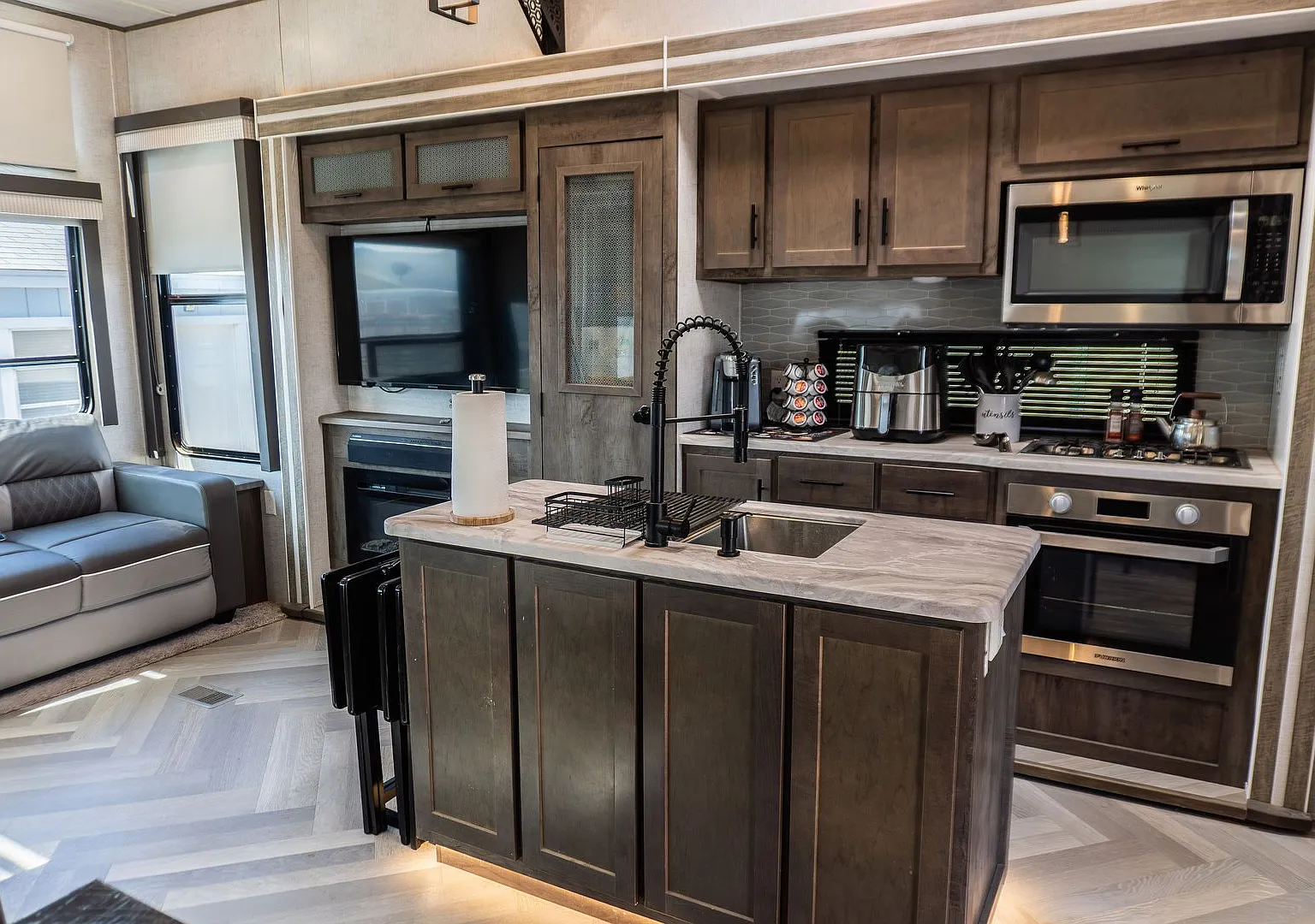 Turn-Key Park Model in Yuma Foothills Fully Furnished with Utilities Included — Photo 4
