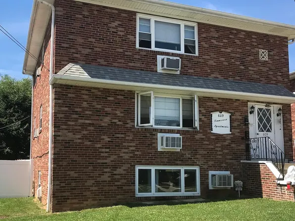 609 8th Ave, Prospect Park, PA 19076