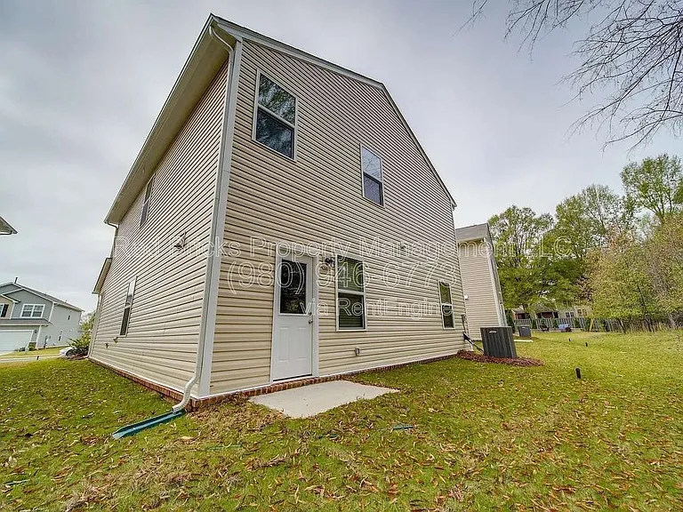 7015 Thornrose Dr — Photo 27