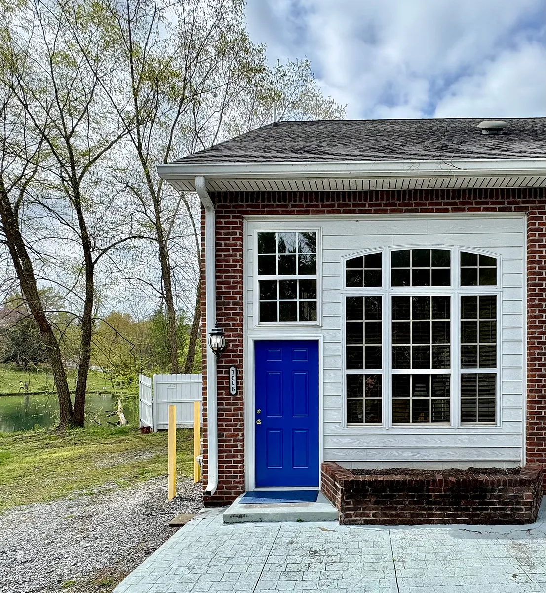 Building Photo - 100 Willow Creek Ln #B