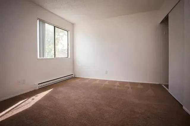 Sawyer Pointe Apartments — Photo 18