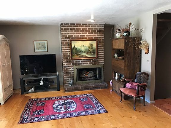 4th image of 2133 Village West Dr S