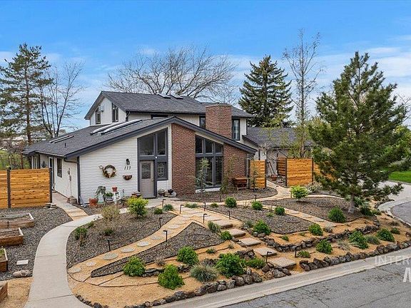 2nd image of 113 Brook Dr