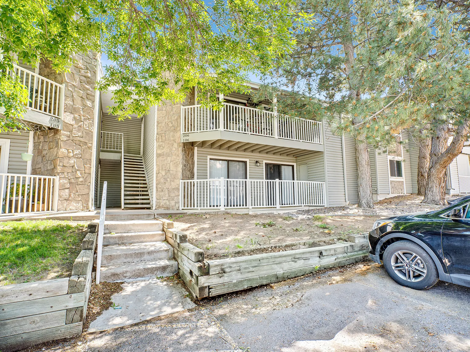 2 bed, 1020 sqft, $1,750 — Photo 2