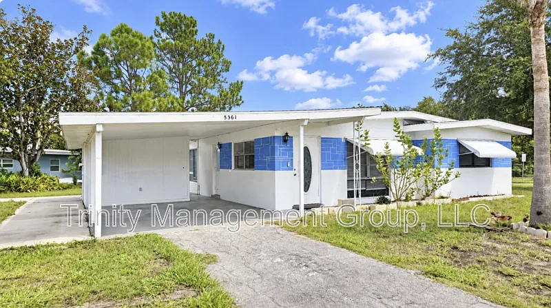 2 bed, 1.5 bath, 822 sqft, $1,525 — Photo 2