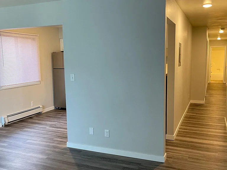 420 S Van Buren St #4 — Photo 8