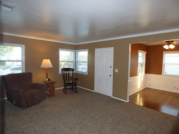 2nd image of 4951 Birchland Pl