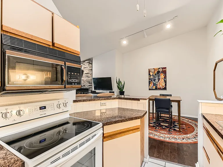 2800 Kalmia Ave #C304 — Photo 5