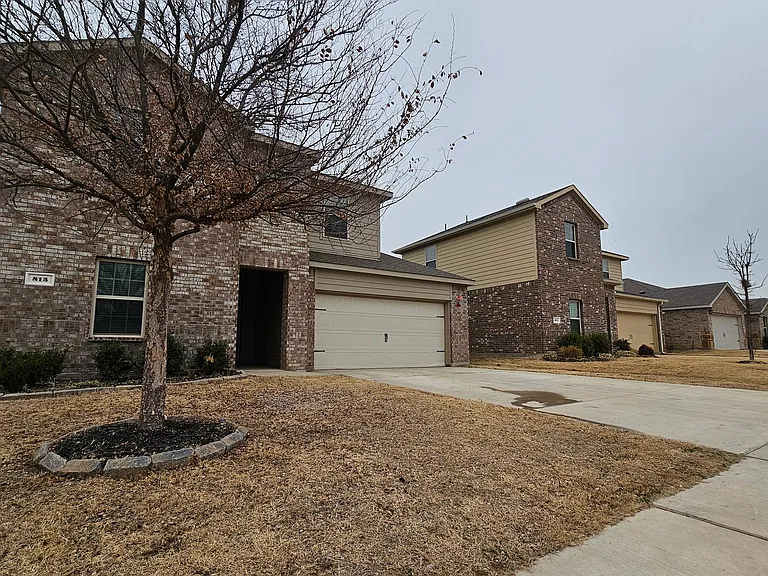 813 Fueller Dr — Photo 2