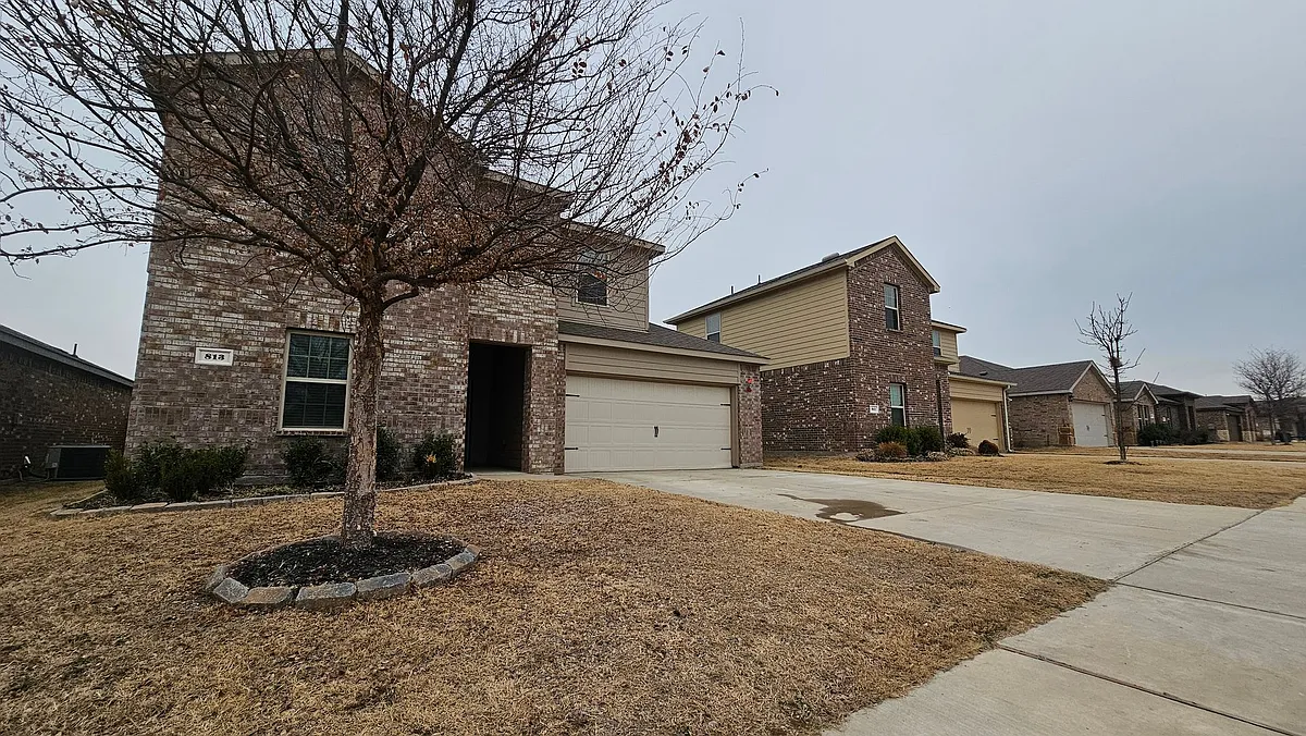 Building Photo - 813 Fueller Dr