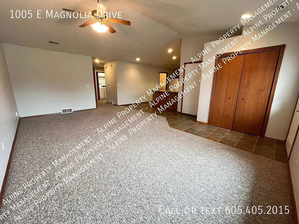1005 E Magnolia Dr