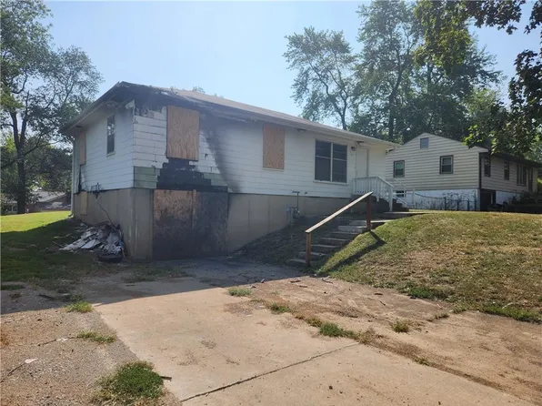 1610 Lexington Rd, Pleasant Hill, MO 64080