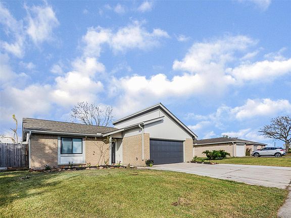 3rd image of 4910 Meadow Place Dr
