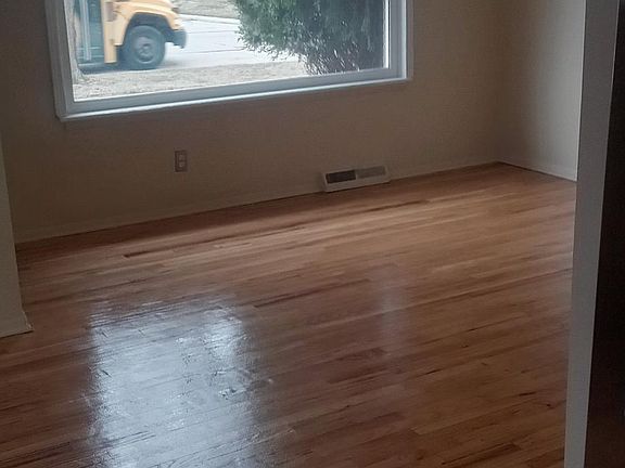 4th image of 901 Moulin Ave