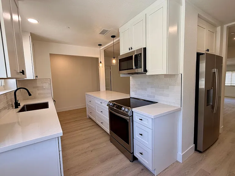 3714 Fairway Dr — Photo 2