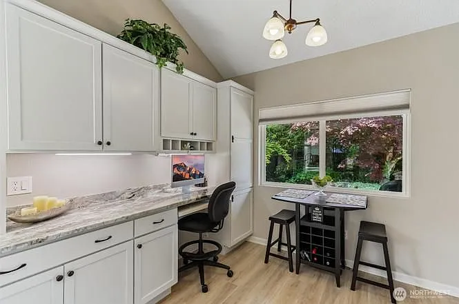 18906 SE 44th Pl — Photo 3