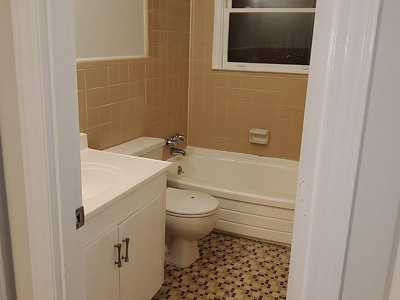 5th image of 7811 Jeanette Dr