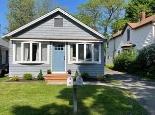 10 W Haycock Point Rd, Branford, CT 06405