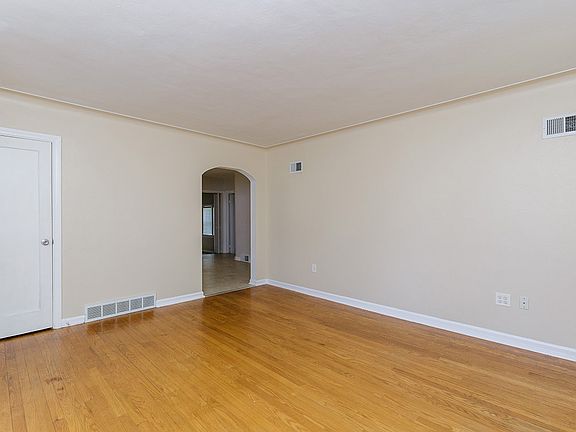 5th image of 1160 Saint Catherine St