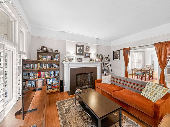 5th image of 237-239 NE Graham St