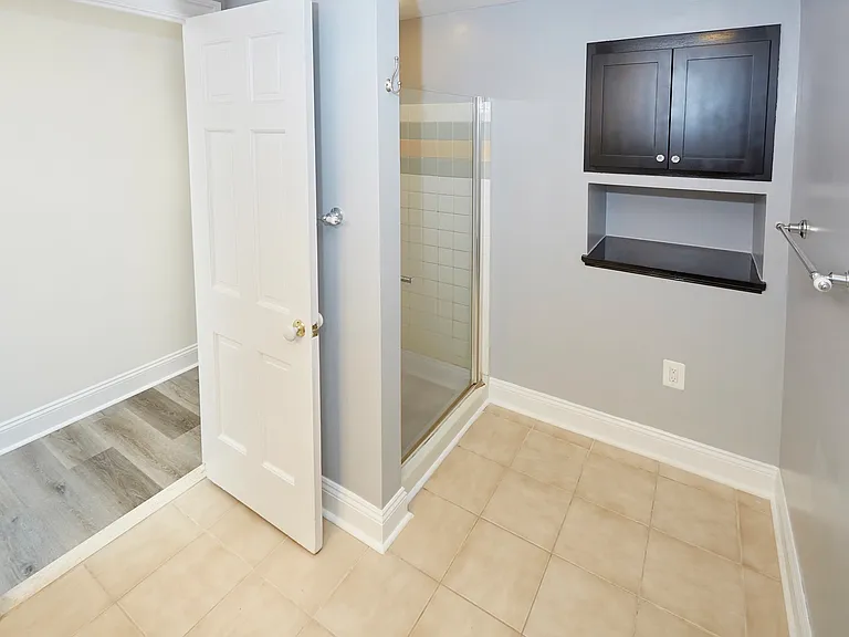 1141 W Hamburg St — Photo 28