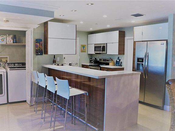3rd image of 151 Crandon Blvd APT 430