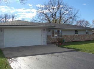 109 E 11th St, Pecatonica, IL 61063