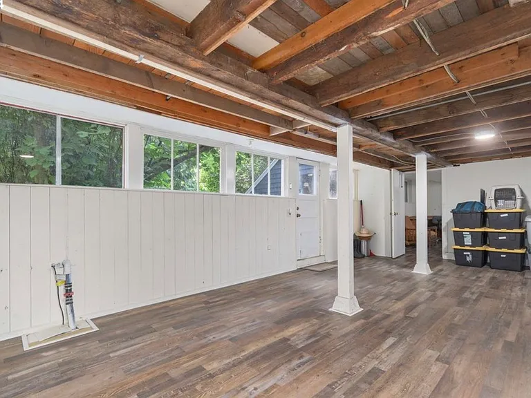 369 W D St — Photo 17