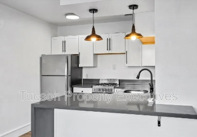 824 E 10th St #D — Photo 5